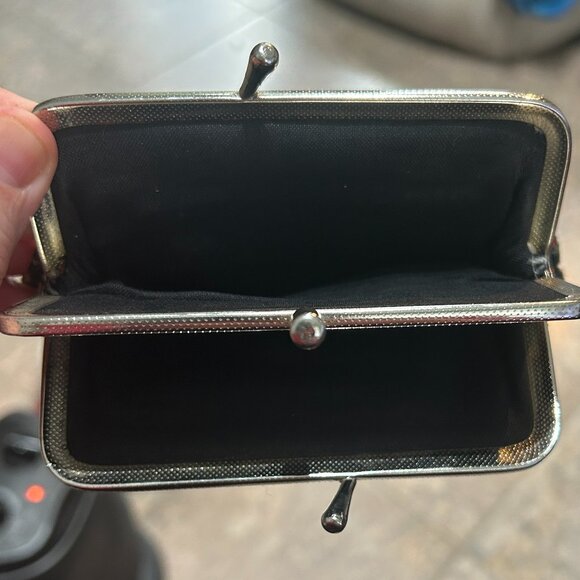 Vintage Floral Tapestry Coin Purse‎ Black & Cream Kiss Lock Wallet Needlepoint - Picture 4 of 4